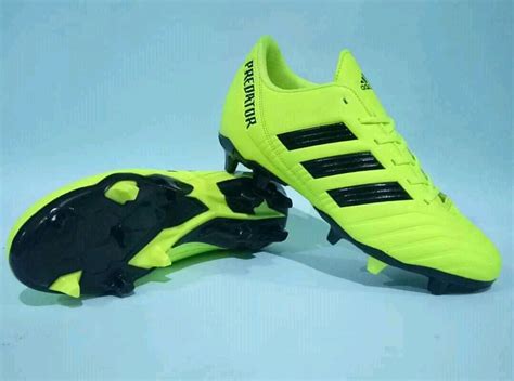 harga sepatu bola adidas predator.